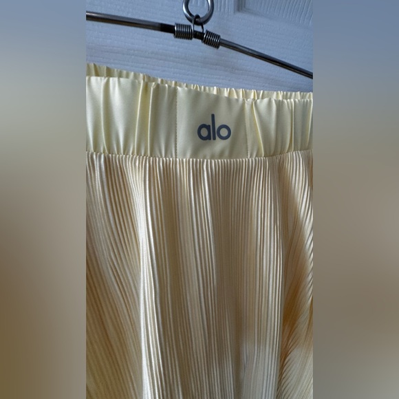 Alo Micro Plisse Tennis Skirt Limited Edition Lemon Ice Color sz S - Picture 4 of 14